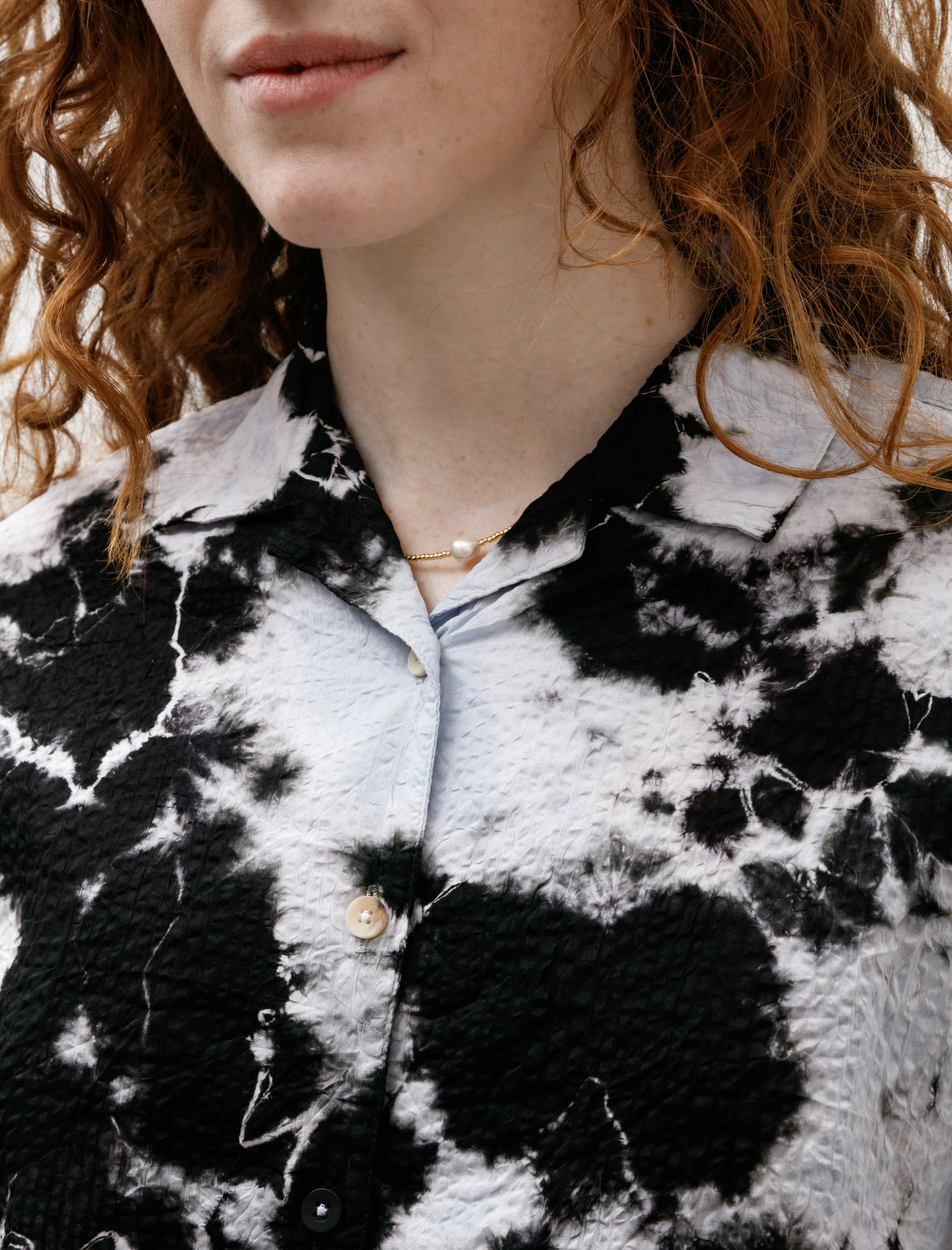 Madara Shibori Fragment Transparent Wrinkled Stripe Blouse Black/Mist Blue