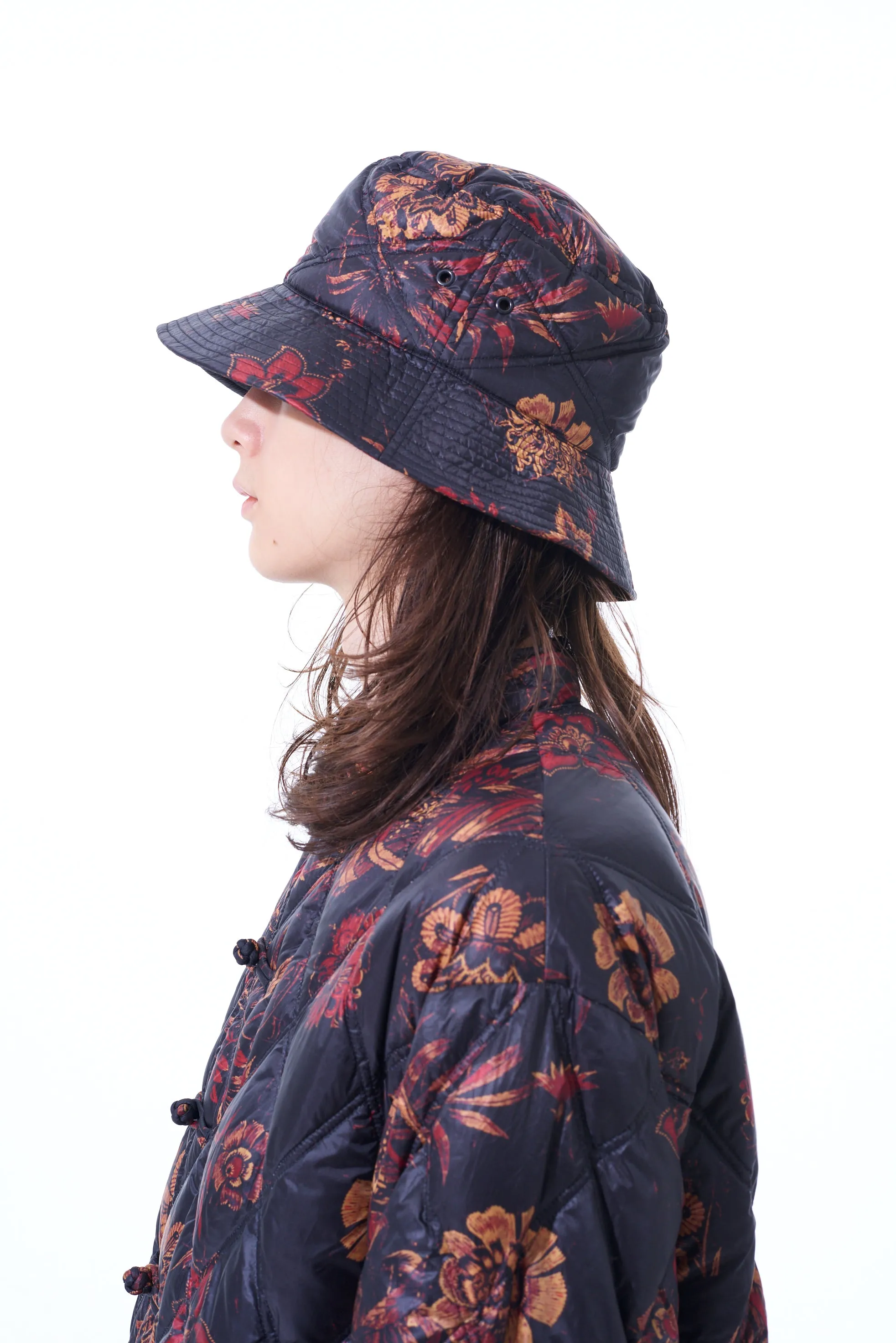 S'YTE x TAIONCollaboration Collection FLORAL PATTERN QUILTED DOWN BUCKET HAT