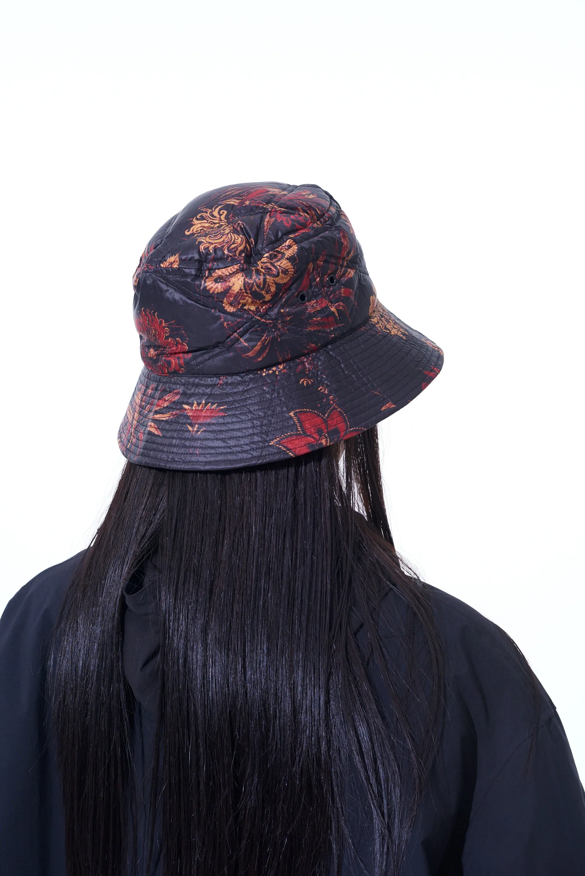 S'YTE x TAIONCollaboration Collection FLORAL PATTERN QUILTED DOWN BUCKET HAT