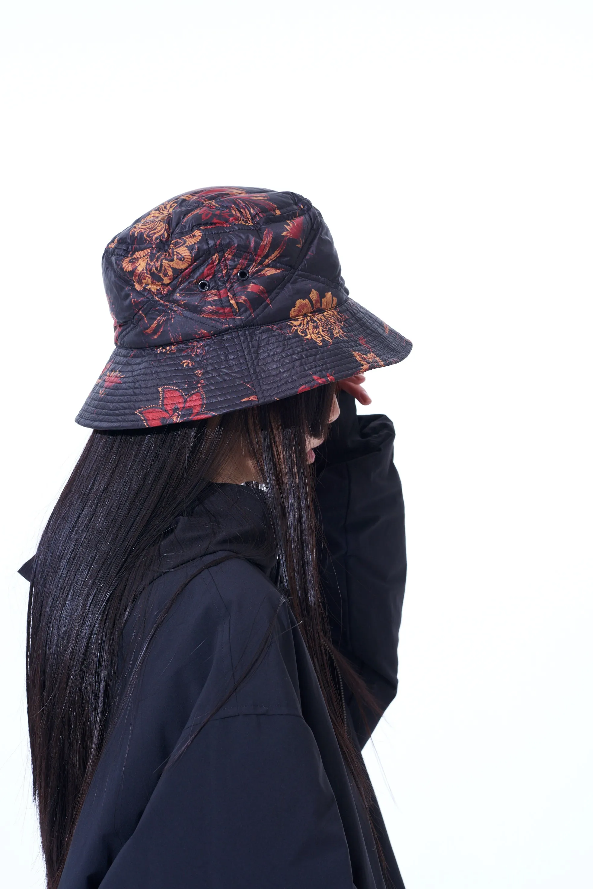 S'YTE x TAIONCollaboration Collection FLORAL PATTERN QUILTED DOWN BUCKET HAT