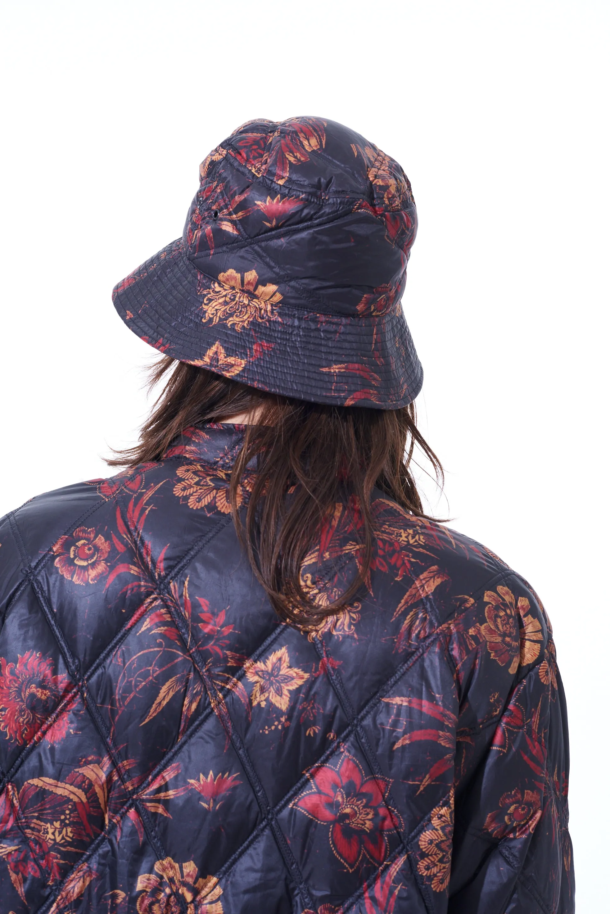 S'YTE x TAIONCollaboration Collection FLORAL PATTERN QUILTED DOWN BUCKET HAT